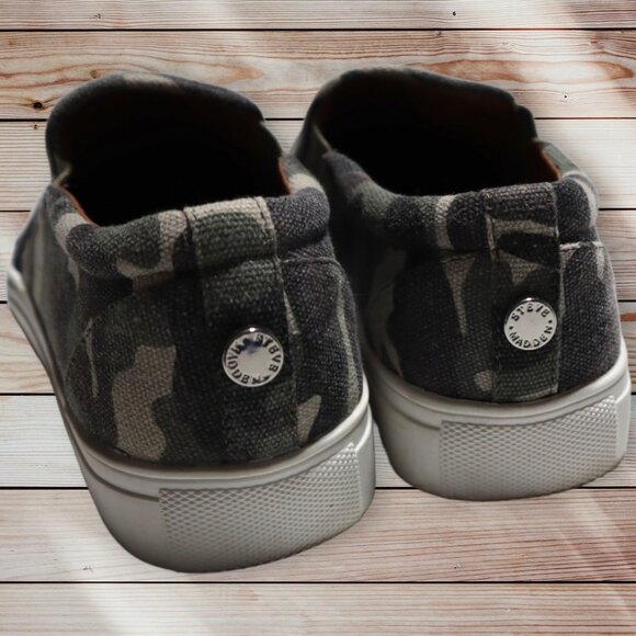 Steve Madden Green and White Flats Slip-On Comfort - Picture 3 of 7